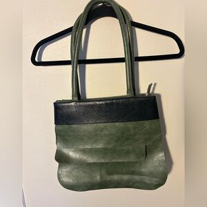 ESPE ARMY GREEN LEATHER TOTE WITH FLAPS AND BLACK ACCENT